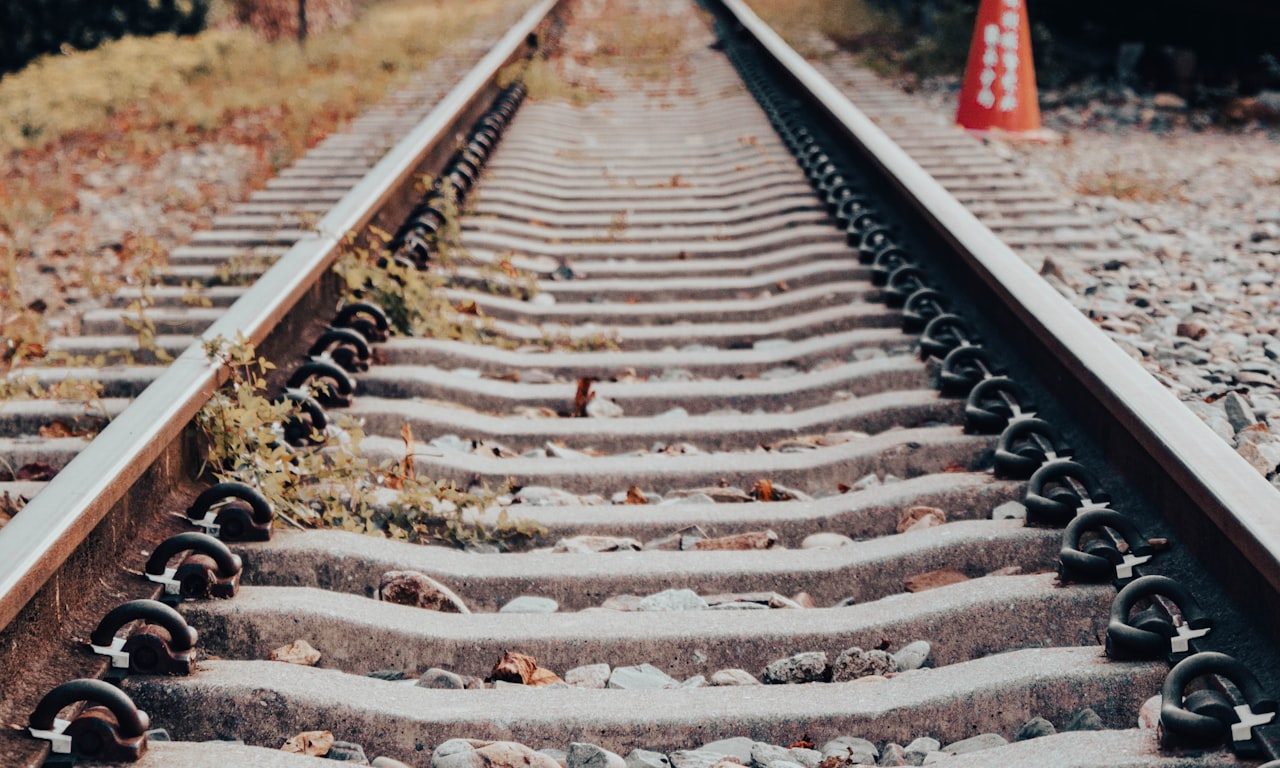 صيانة مشابك السكك الحديدية: التفتيش، التشحيم، والوقاية من التآكل