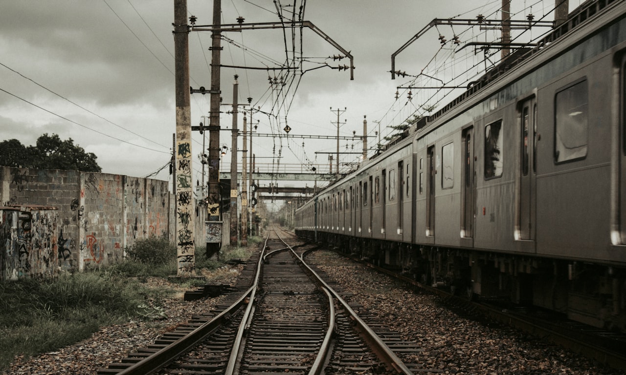 استخدام مسامير تحويل السكك الحديدية: الأنواع والأدوات والسلامة