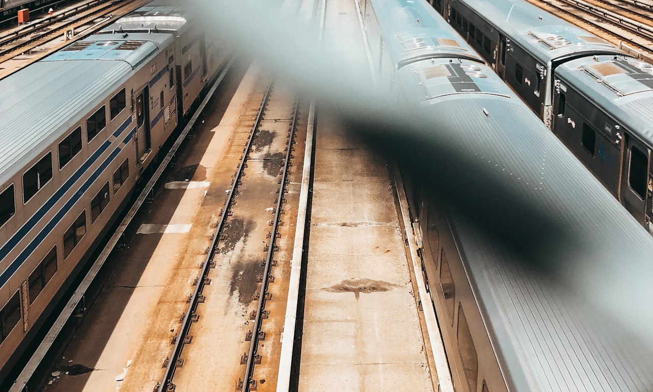 معايير تركيب وتطبيق مسارات السكك الحديدية: الأهمية والمكونات الرئيسية