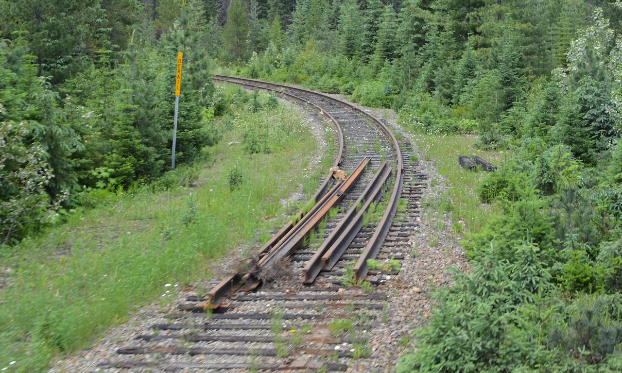 البراغي والغسالات الخاصة بالسكك الحديدية: أهميتها وأفضل الممارسات