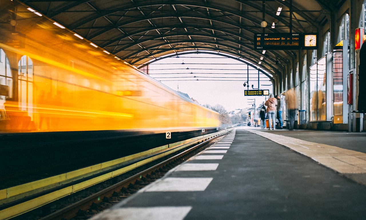 كيفية تتبع رحلتي بالقطار: نصائح وأدوات للتحديثات في الوقت الحقيقي